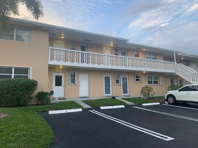 BEAUTIFUL UPDATED AND FULLY FURNISHED UNIT.