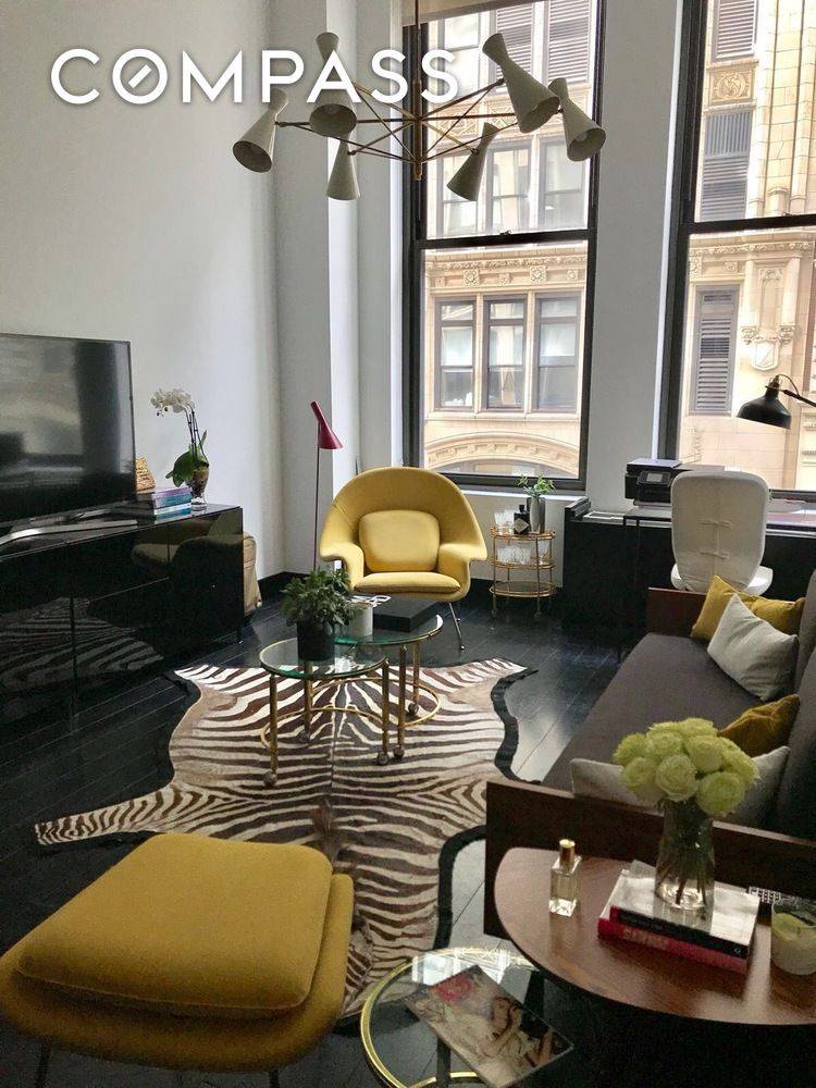 This Chic 1 bedroom loft is located in the heart of the Flatiron District in close proximity to Union Square, Madison Square Park, Chelsea and Gramercy.