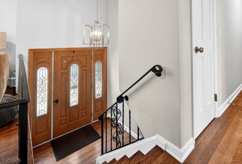 Charming Newly Renovated Bright Lovely 3BR 2BA Idyllic Home Close to Everything Surrounded by Nature.