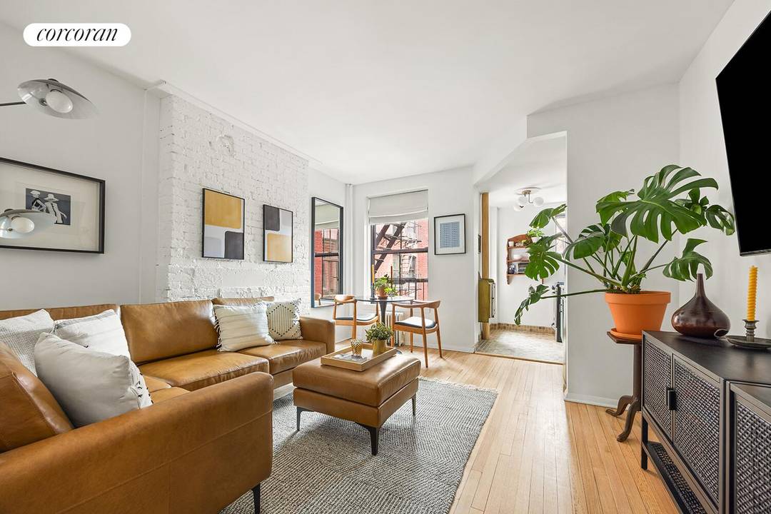 Welcome to 443 Hicks Street 4E, a fully renovated one bedroom condo located within the historic Cobble Hill Towers.
