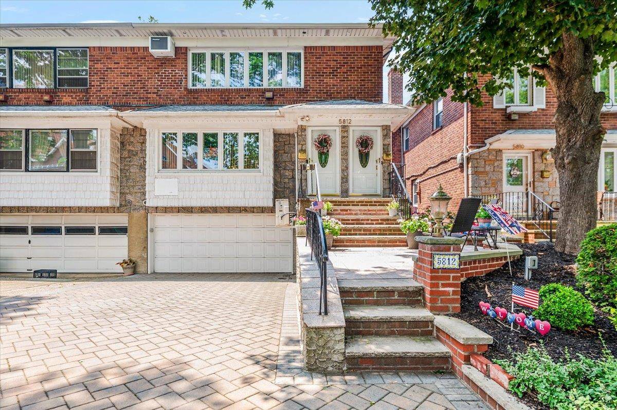 Come see this lovely home and fall in love at first sight !