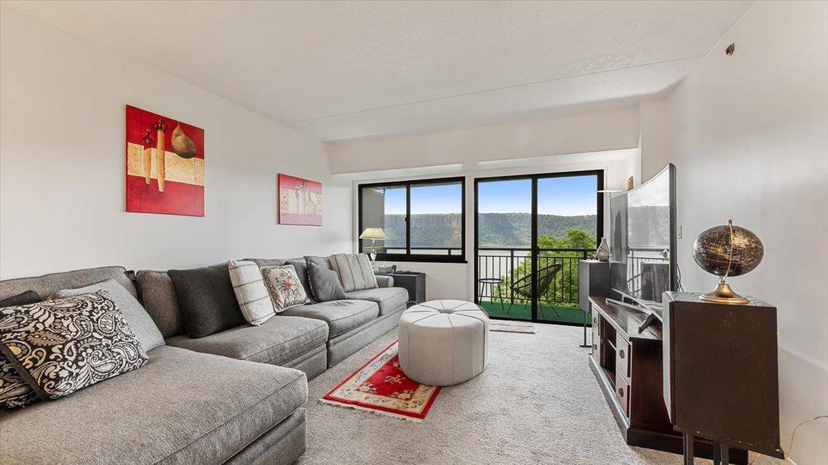 Stunning 10th floor apartment at The Riverwatch, one of Westchester s most sought after buildings.