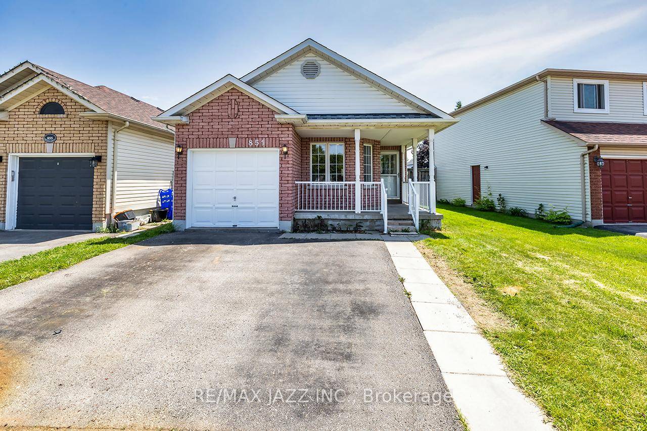 Welcome to 851 Grandview Street North in Oshawa.