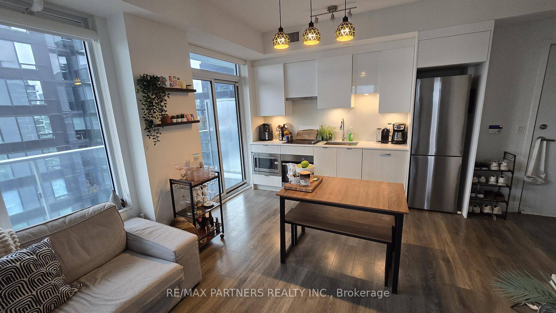 LOWER PENTHOUSE Corner Unit The Best of Both Worlds !