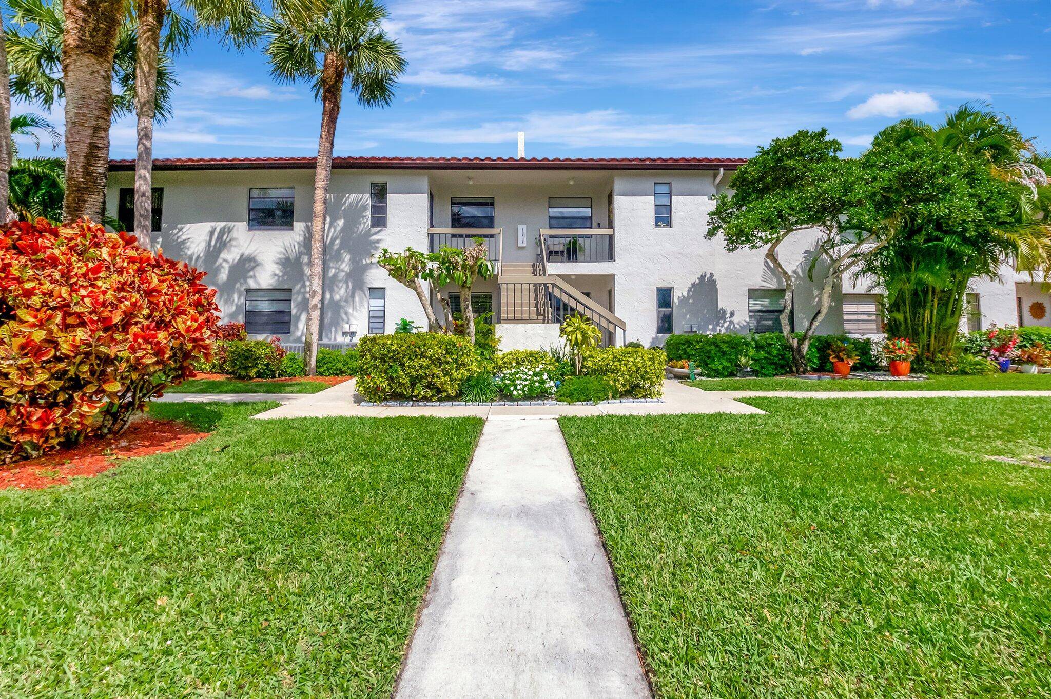 2 bedroom, 2 bathroom 2nd floor condo.