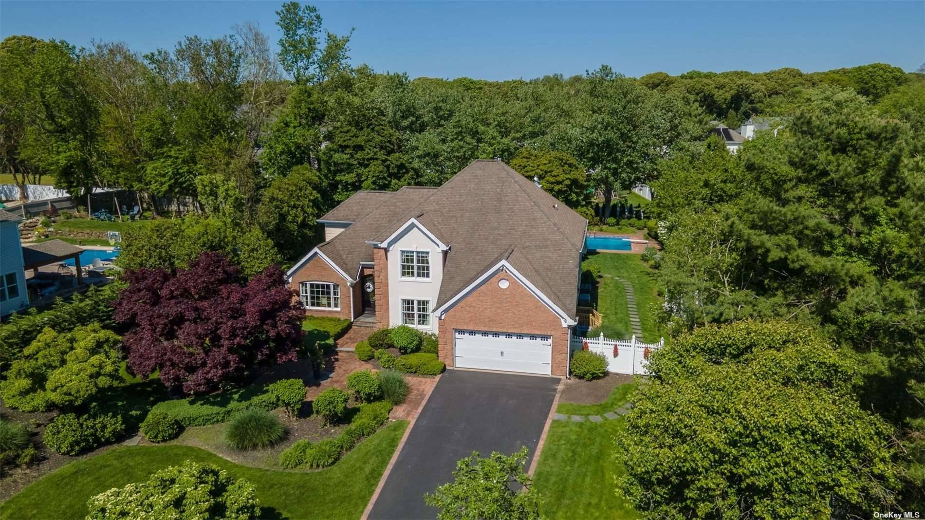 Welcome to 5 Farm House Ct.