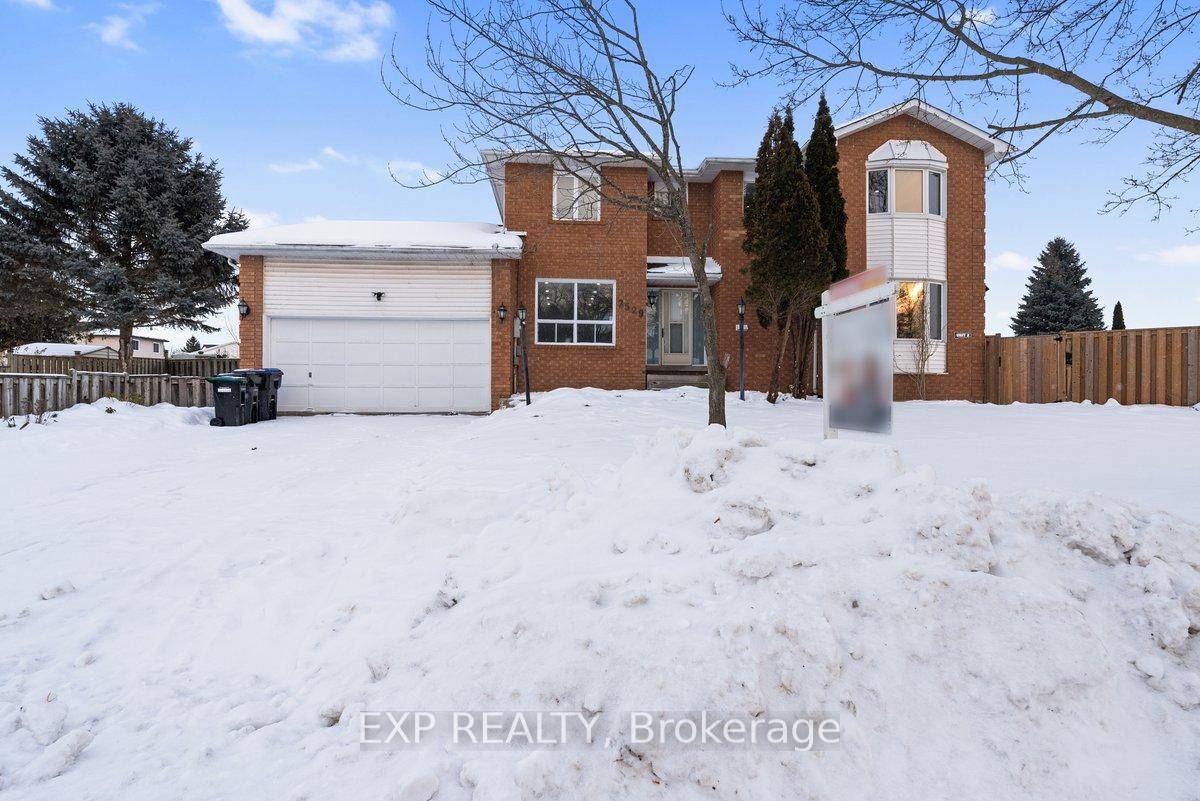Welcome to 2529 Della St, An Amazing Property Within Walking Distance From Lake Simcoe Located In The Heart Of Alcona, One Of Innisfil's Most Sought After Neighborhoods !
