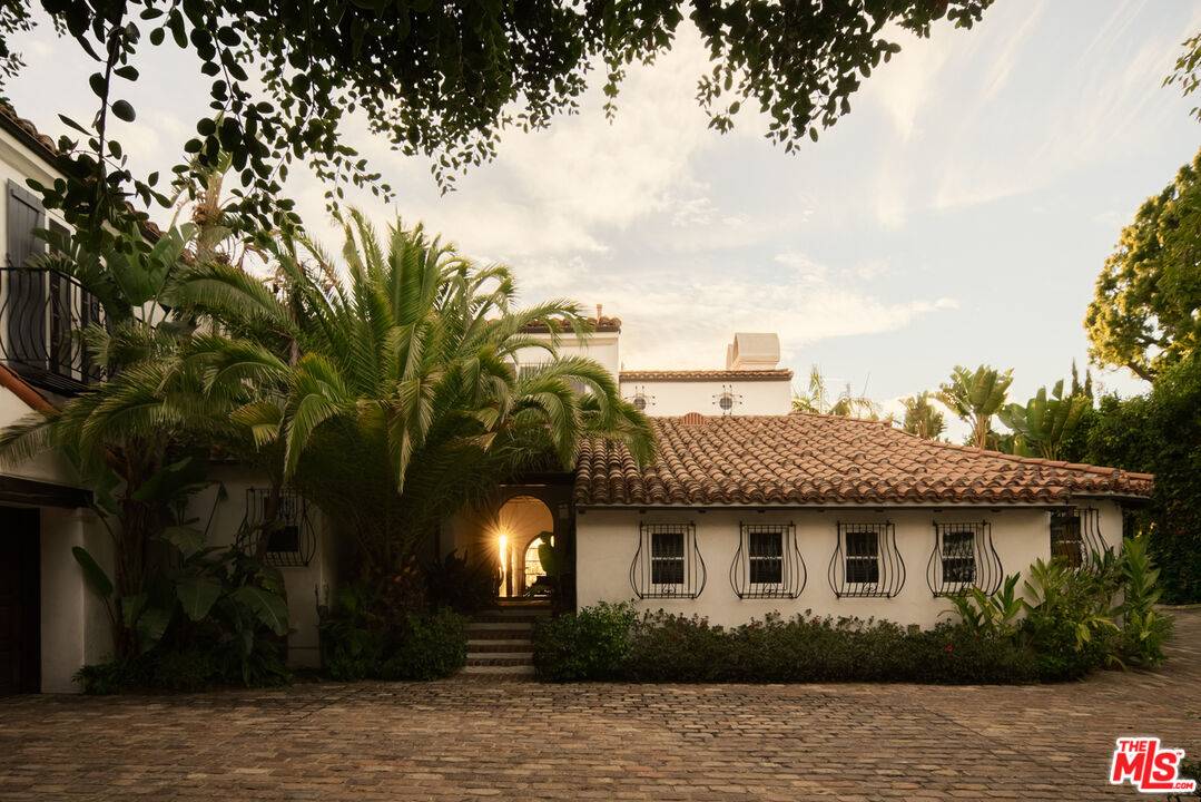 1665 Summitridge Dr 4.0 Beverly Hills Post Office | B.H.P.O. LA