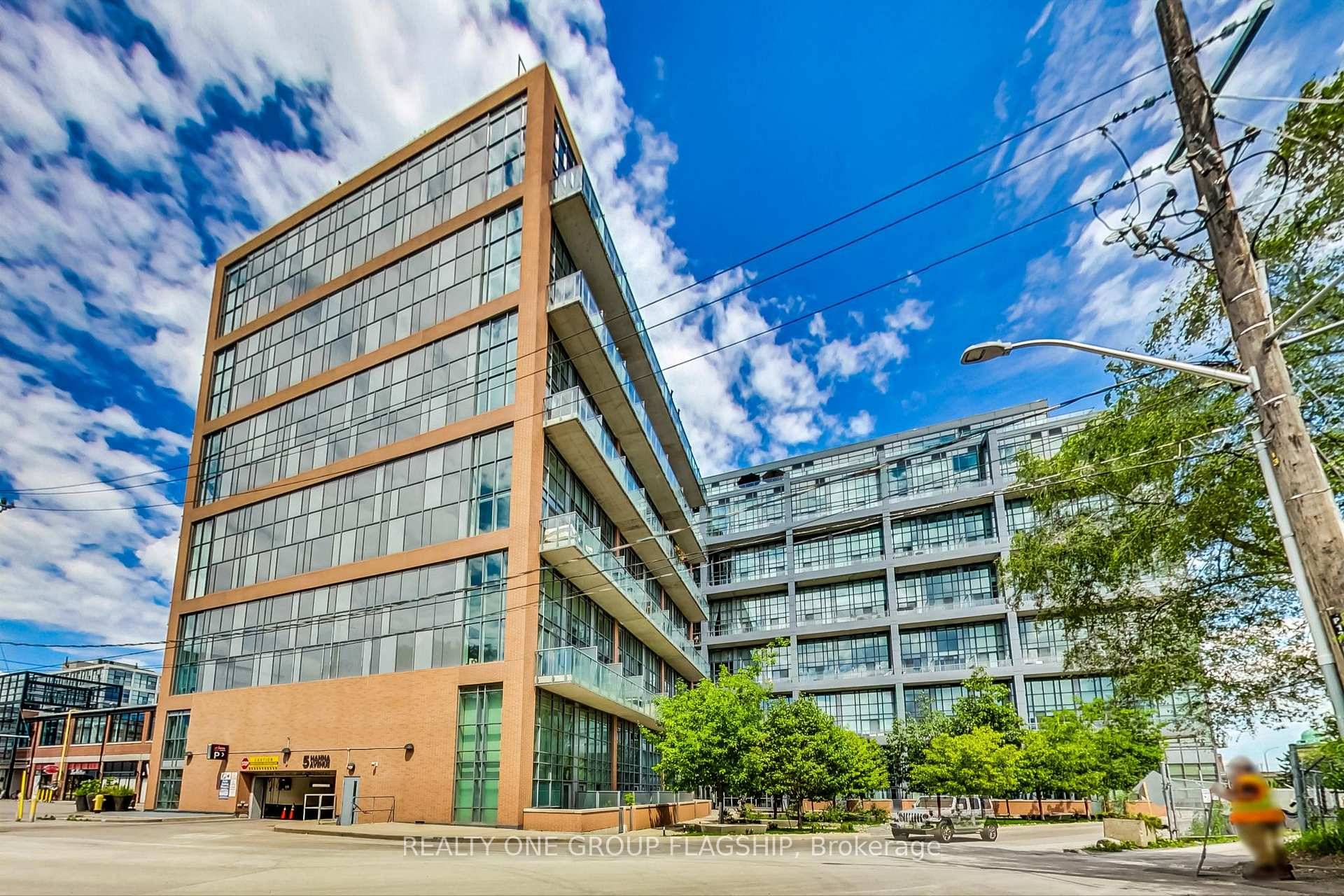 Client RemarksWelcome to Liberty Market Lofts, a boutique mid rise condo where urban living meets contemporary design in the heart of Toronto's vibrant Liberty Village.