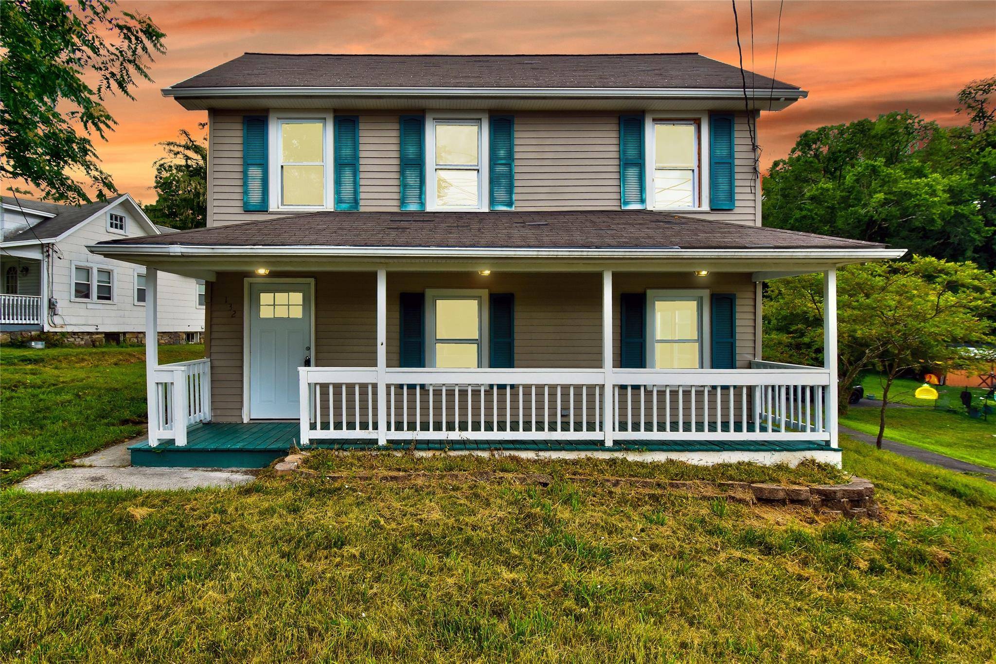 This beautifully updated 3 bedroom, 1.