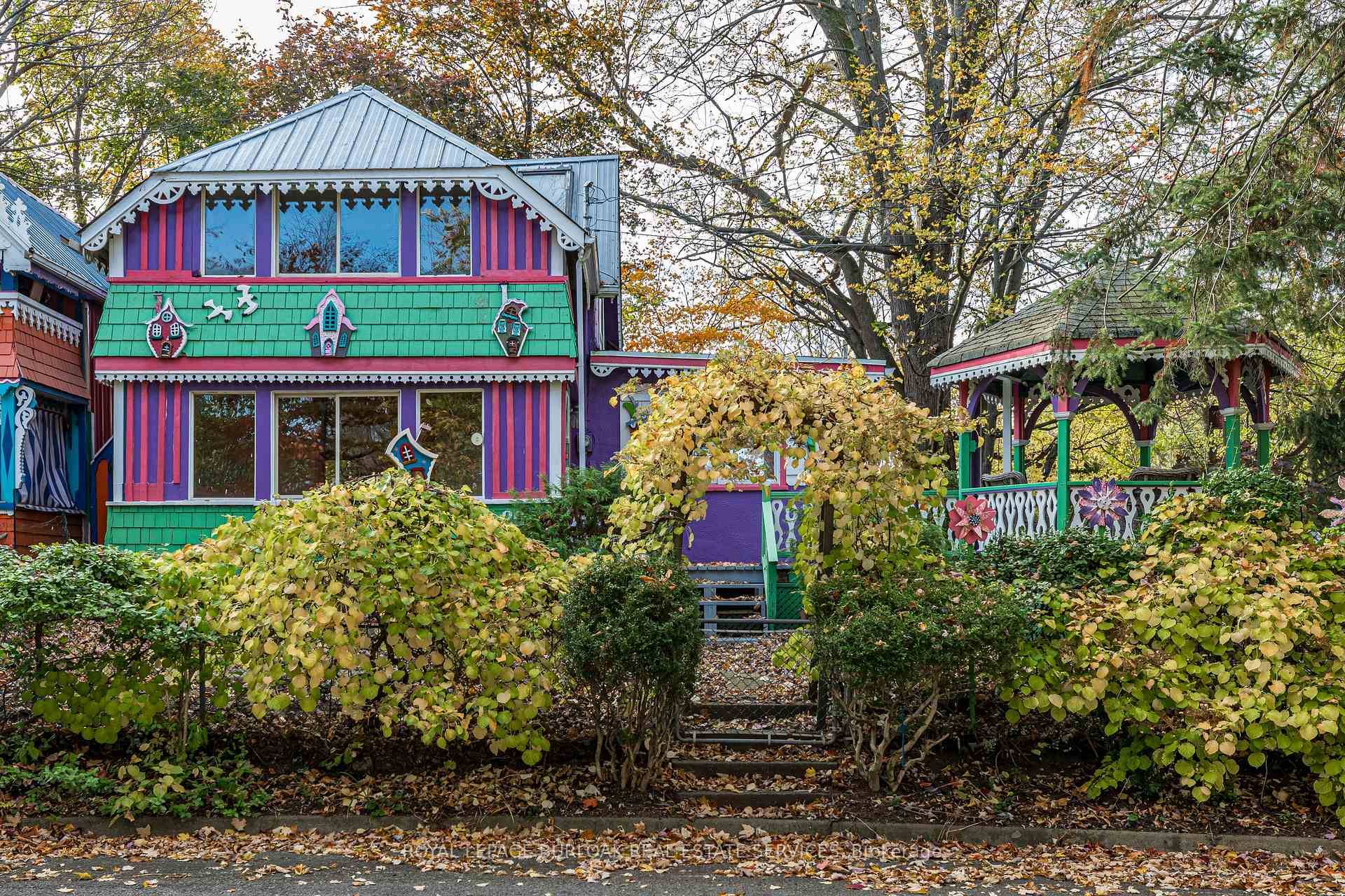 Motivated Seller UPDATED FLOORING UPSTAIRS Welcome to 26 Auditorium Circle A Rare Gem in Historic Grimsby Beach !