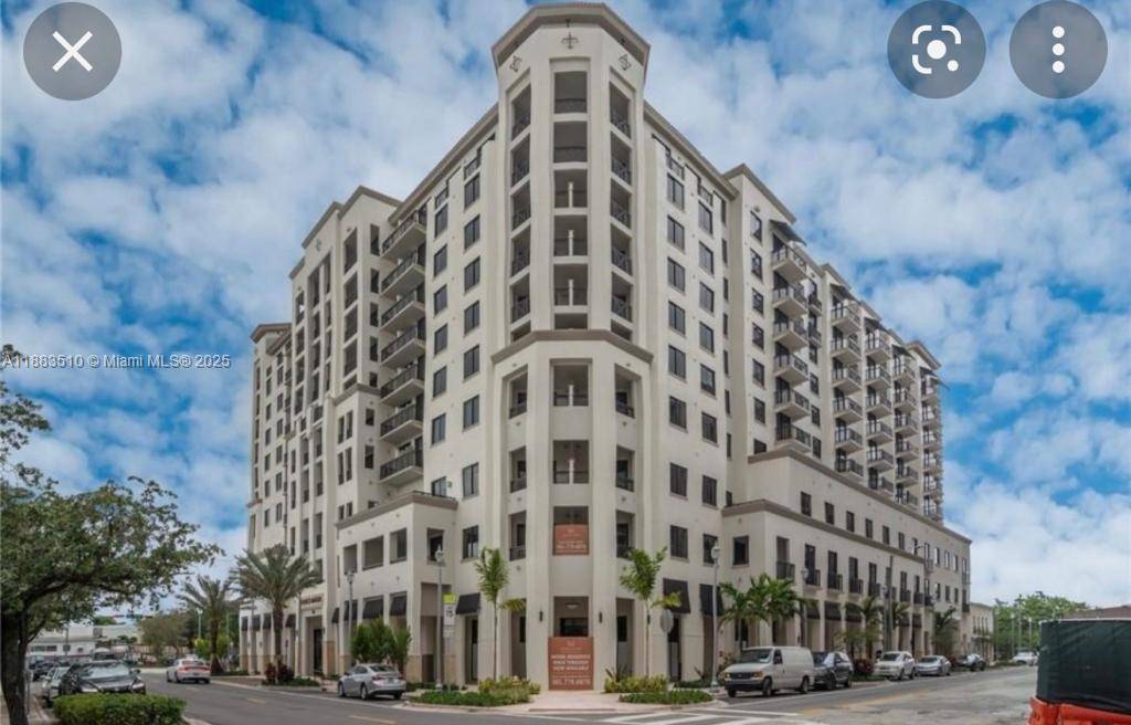 BEAUTIFUL CORNER UNIT ON THE 7TH FLOOR, WITH 3 BEDROOMS AND 2 FULL BATHROOMS WITH THE FINEST FINISHES IN ONE OF THE MOST EXCLUSIVE BUILDINGS OF CORAL GABLES.