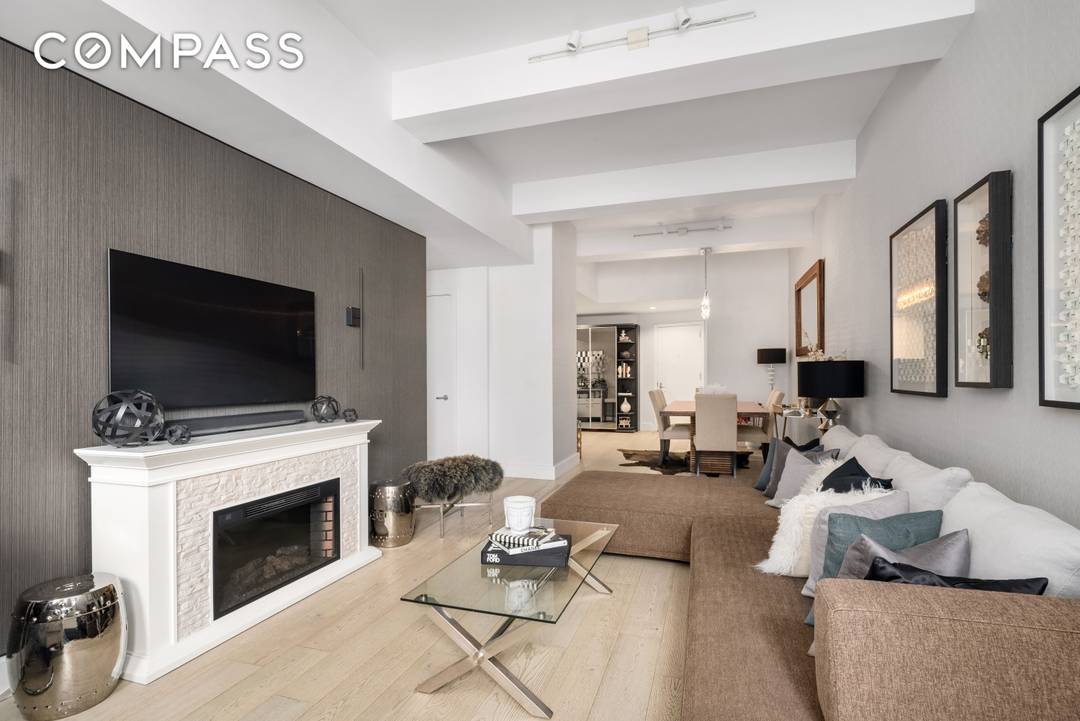 TriBeCa 1br full service condo loft in the heart of everything.