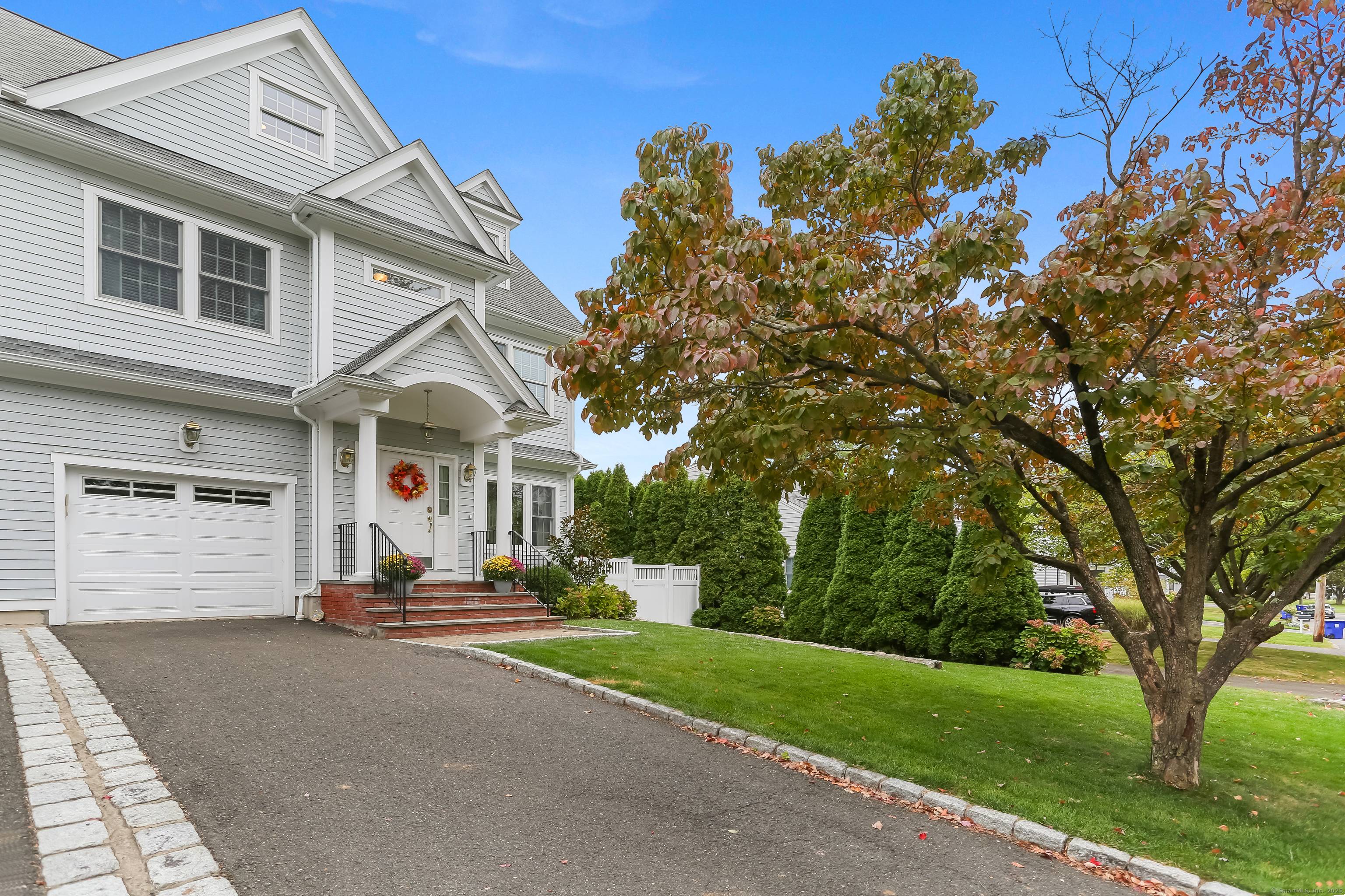 Located in the highly desirable University area of Fairfield, this meticulously maintained half duplex townhouse offers 4 bedrooms, 2.