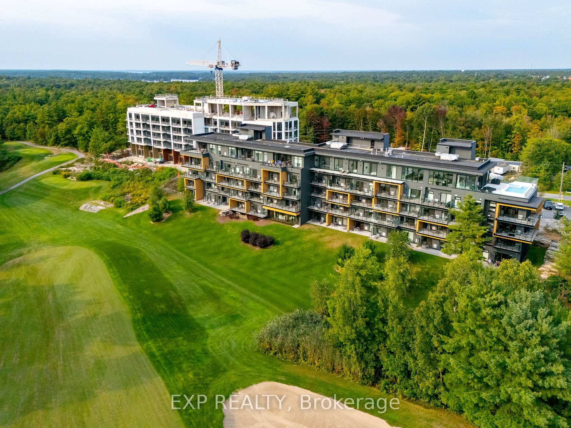 Discover the epitome of refined living at Muskoka Bay Resort with this beautifully furnished 1 den, 1 bath condo, perfect for golf enthusiasts and savvy investors alike.