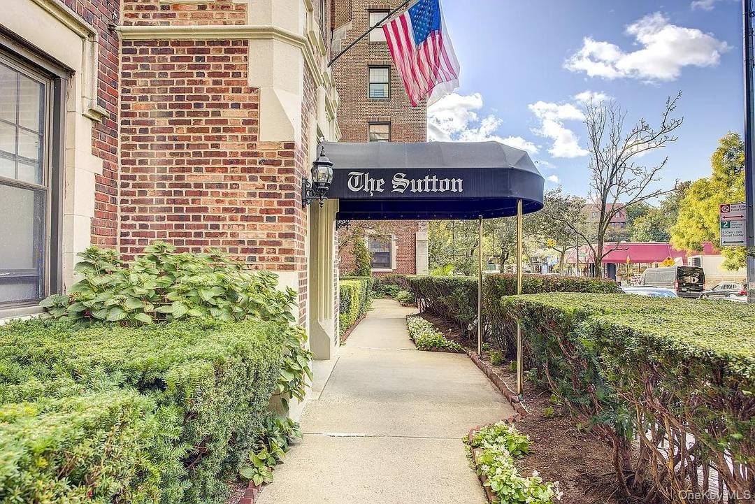 THE UNIT Welcome to 4J a sought after, most wanted floor plan amp ; layout w max function, coveted flexibility and a natural flow.