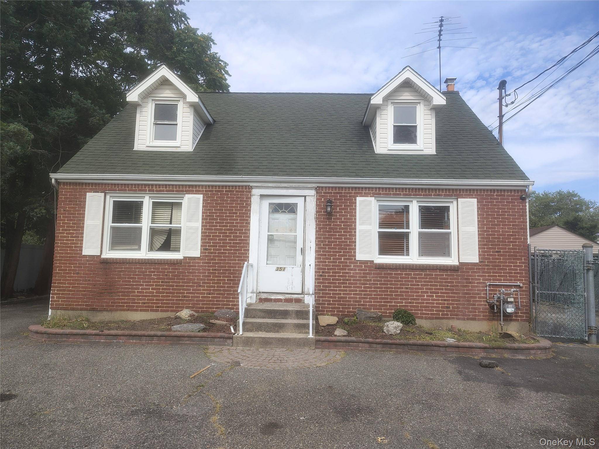 INVESTOR'S Opportunity This property offers strong investment potential and is priced to reflect needed renovations.
