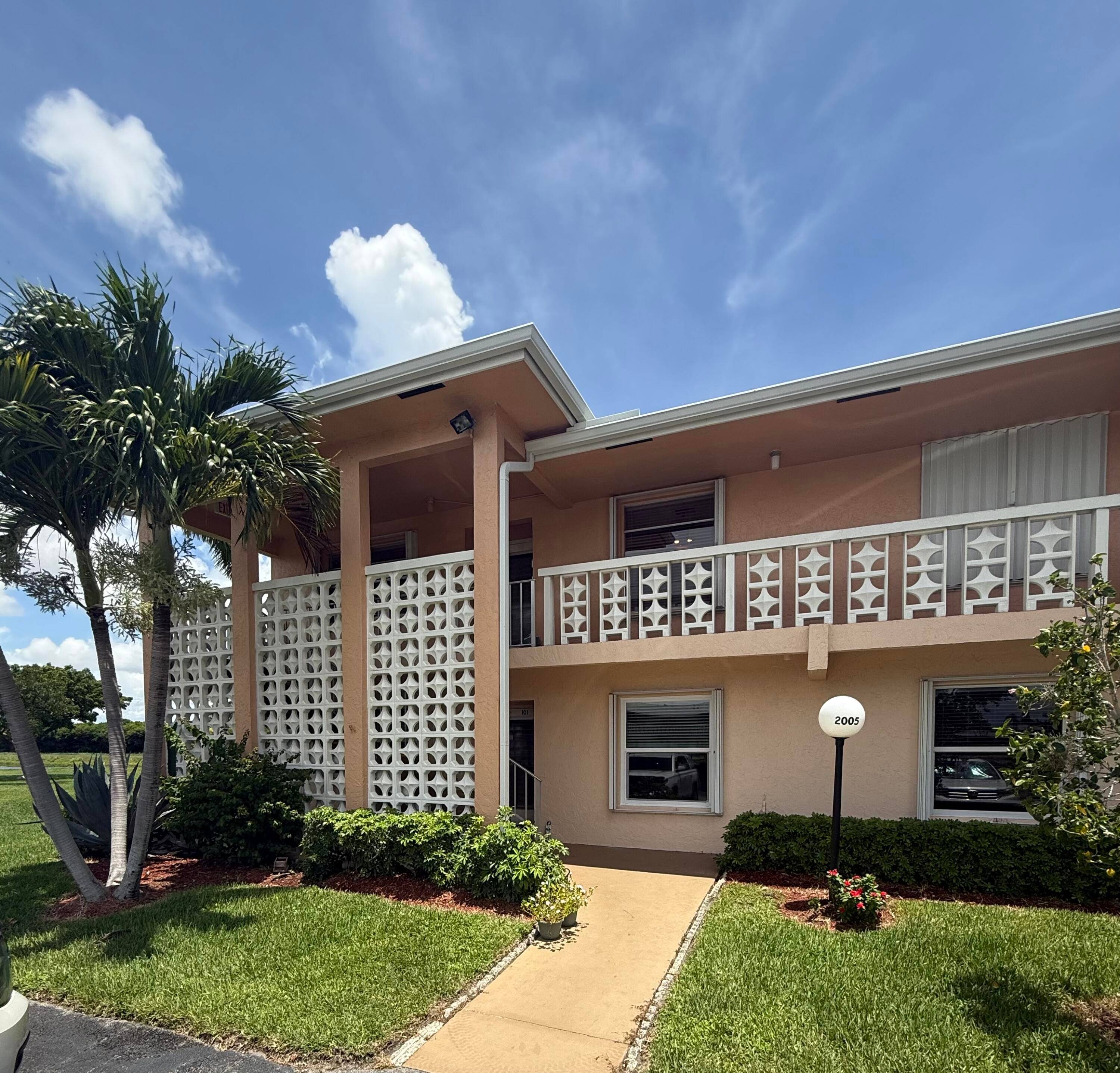 CORNER CONDO 2ND FLOOR. WATERWAY VIEW !