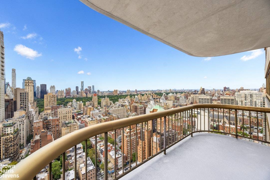 High in the sky with some of the best views on the entire Upper East Side, Residence 37C at 167 East 61st Street is a newly renovated, light filled two ...