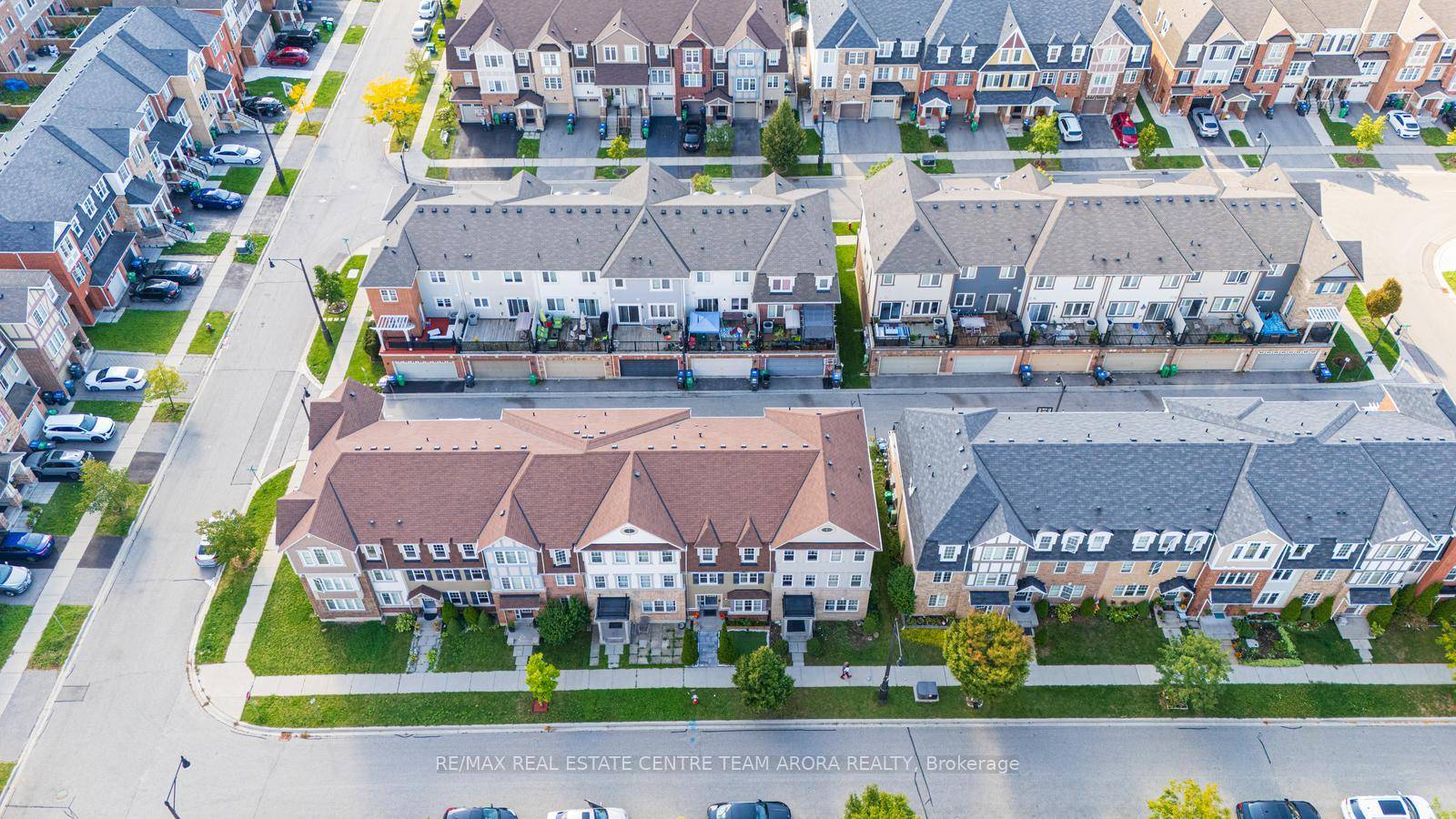 Immaculate 3 Bed, 3 Bath Urban Style End Unit Freehold Townhome !