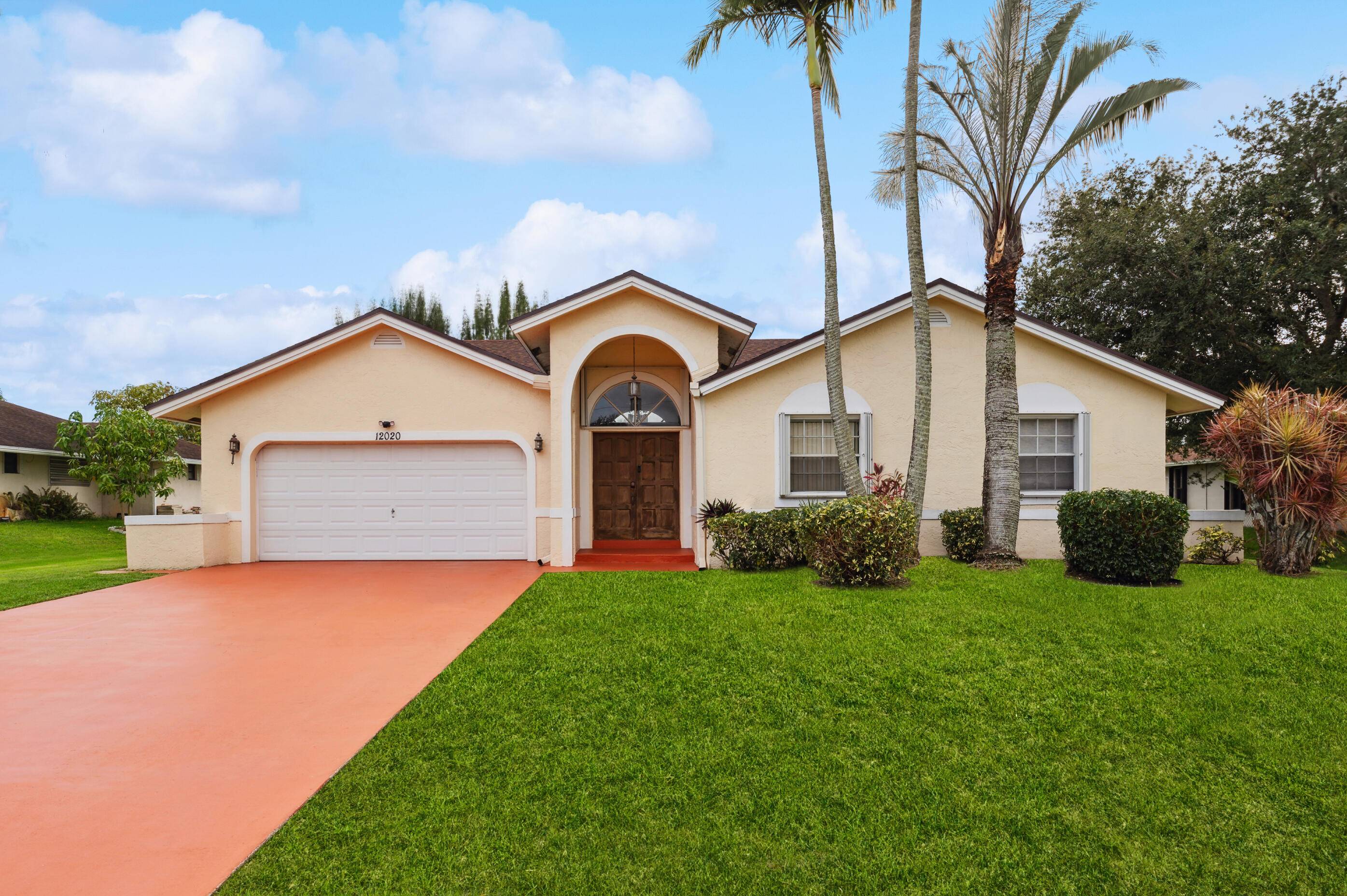 Nestled in the heart of Plantation Acres, this beautiful 4 bedrooms, 2 1 2 bathrooms POOL home is ready for you to call home.