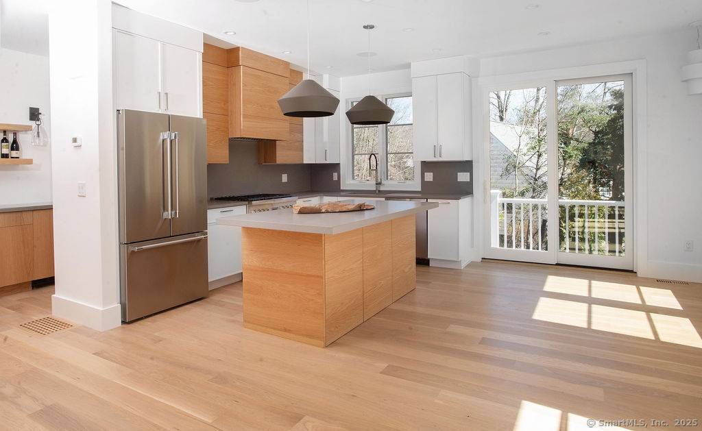 2024 New Construction by Cypress Development in Prime New Canaan Location offering a new detached townhouse.