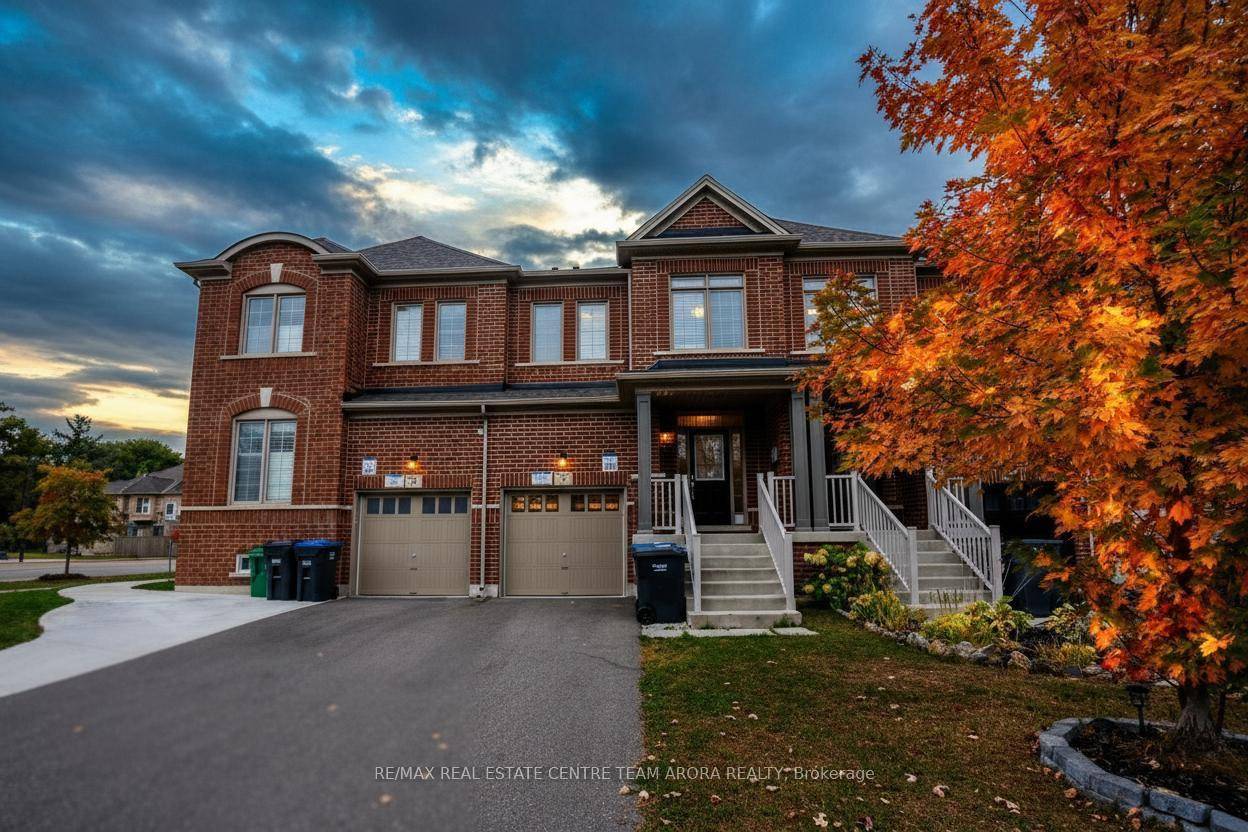 An exquisite modern townhouse with three bedrooms and four bathrooms is currently available for lease in the highly prestigious neighborhood of Brampton.