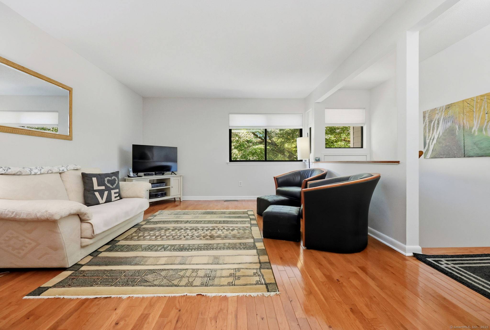 Sunrise Hill Townhouse bright, spacious and full of amenities !