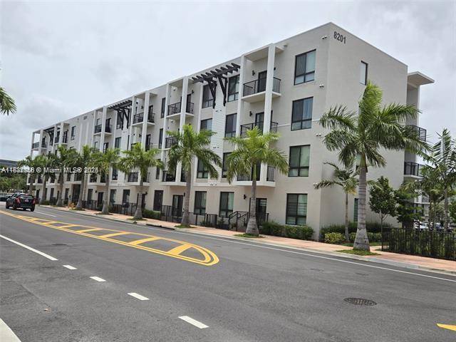 Beautiful and confortable apartment, New Construction 2022 ; with two master Bedrooms, an assigned parking space and another assigned by the Condominium, Excellent Location.