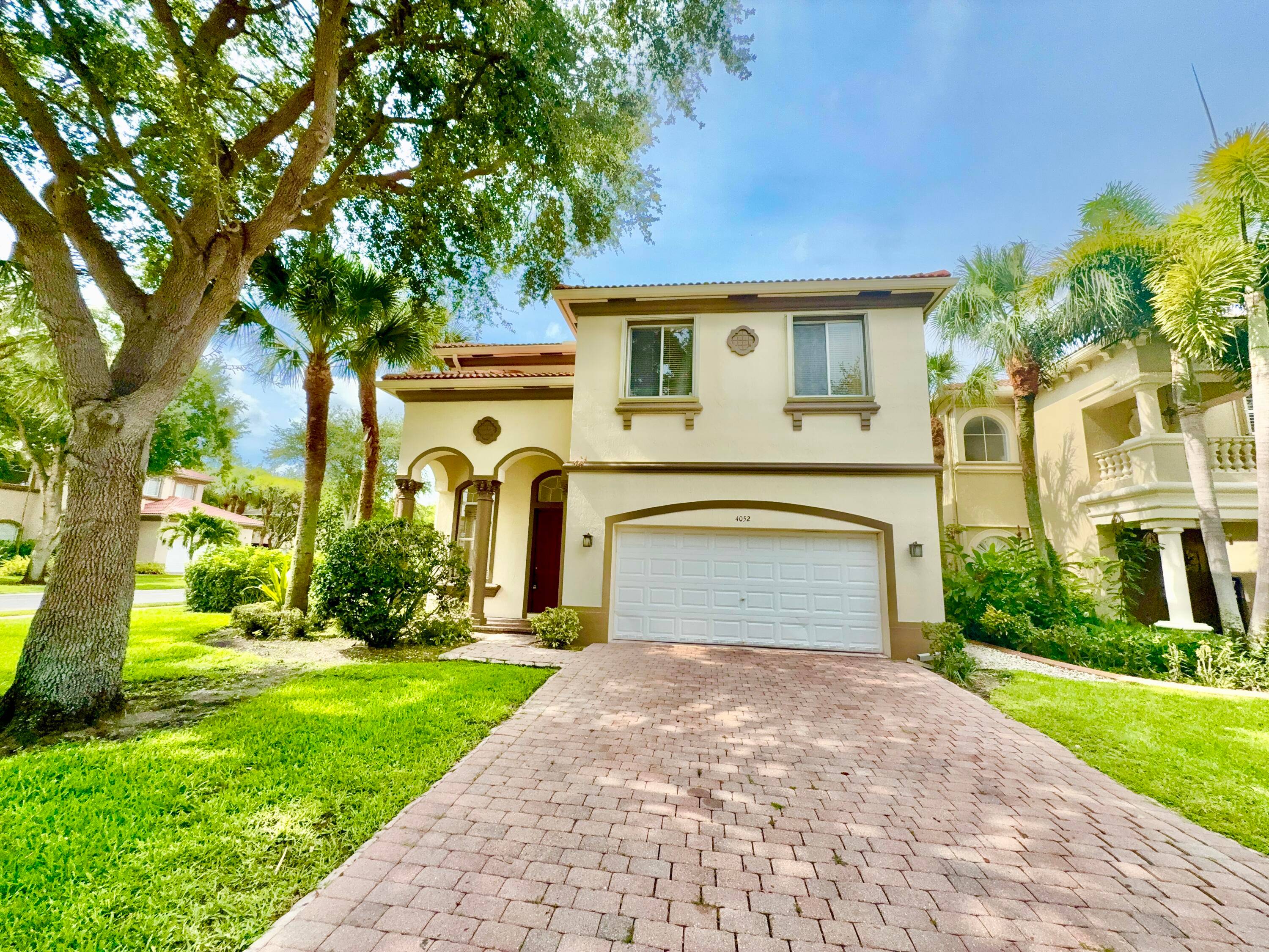 This is a two story single family home located in the gated Dahlgren Community.