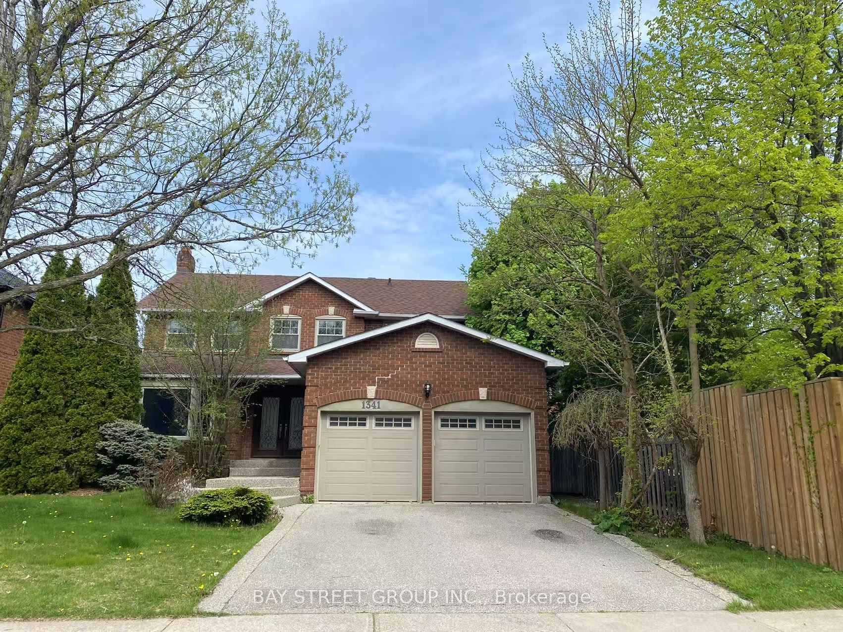 Welcome to this beautiful executive home in Prestigious Glen Abbey Community.