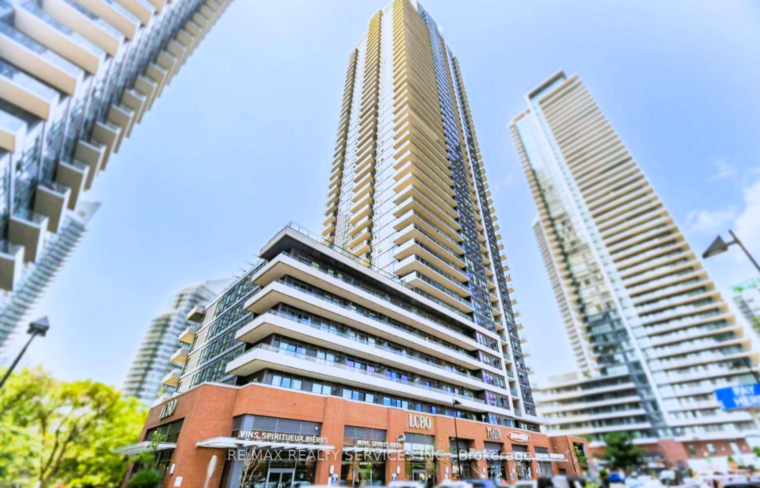 Stunning 2 Bed, 2 Bath Corner Suite with Iconic Lake amp ; City Views.