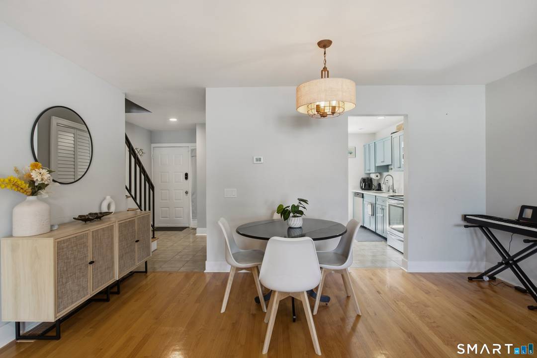 A beautiful Stamford move in ready townhouse condo in Glenbrook neighborhood.