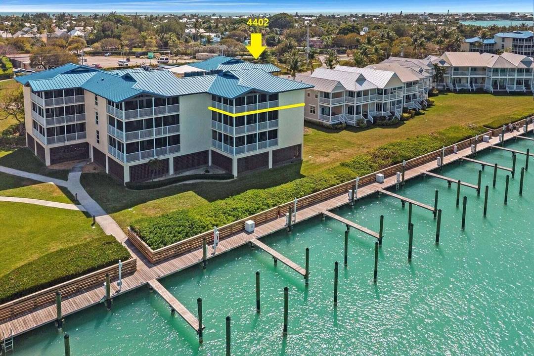 PREMIER PENTHOUSE AT HAWKS CAY Experience expansive views of both the Atlantic Ocean and Florida Bay from this updated three bedroom penthouse.