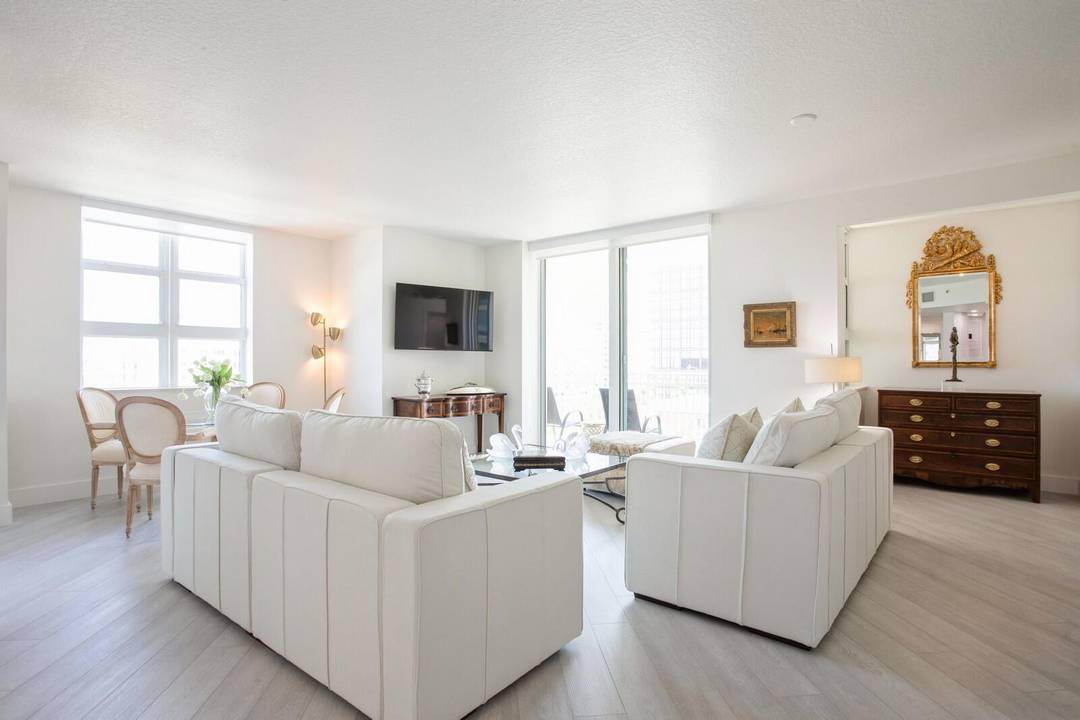 Exquisitely renovated luxury corner residence in the prestigious Metropolitan, ideally located in the heart of CityPlace, downtown West Palm Beach.