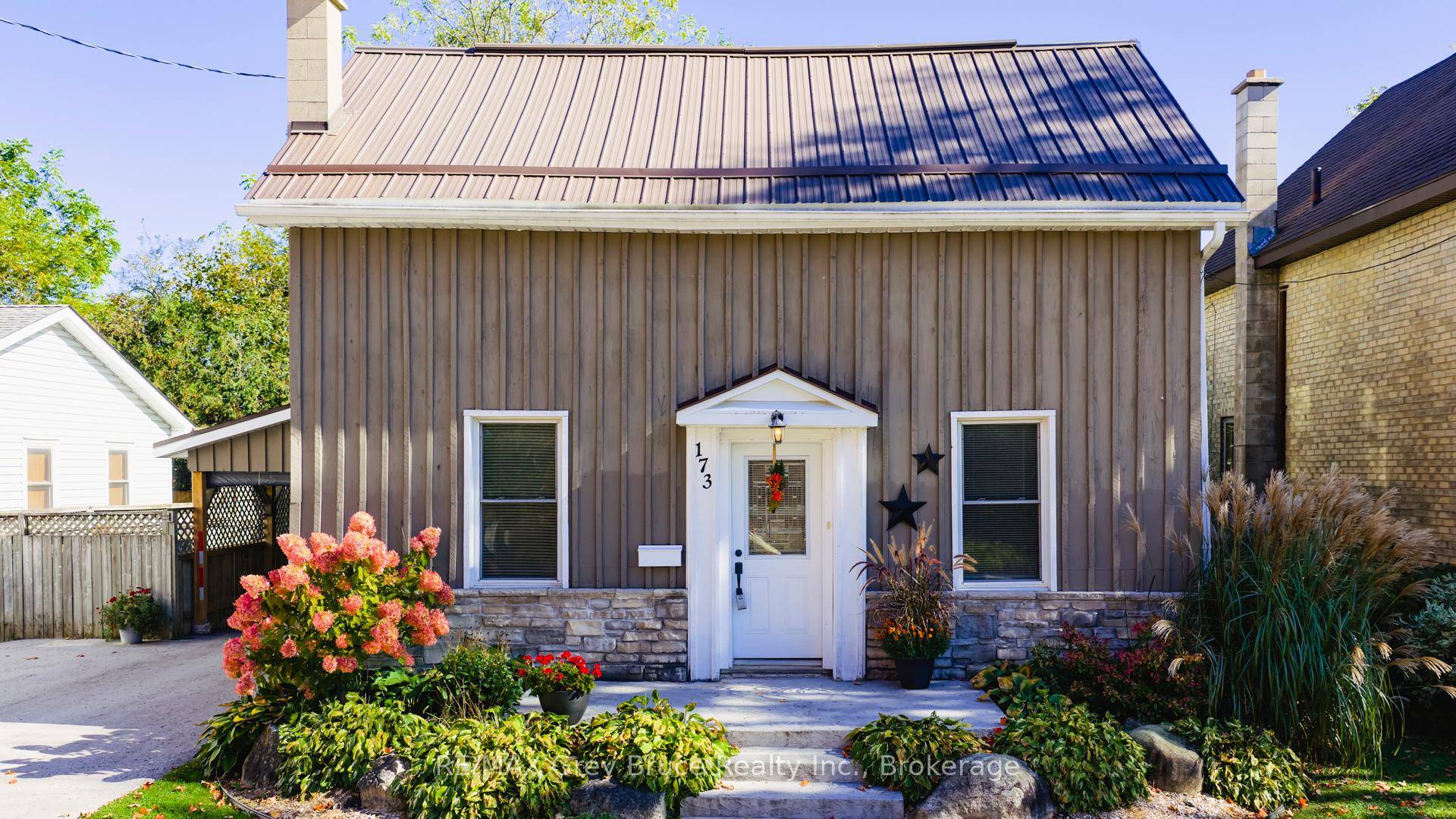 You'll love this amazing family home in a great neighbourhood in Chesley !