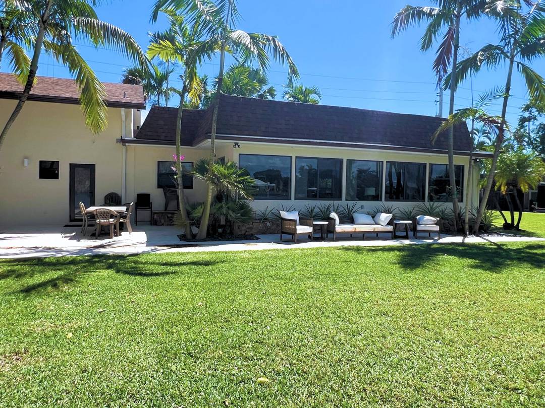 FABULOUS GET AWAY MINUTES TO EVERYTHING COMPLETELY REMODELED AND UPDATED EVERYTHING IS NEW ALMOST 200 FT OF LAKEFRONT WITH STUNNING SUNSETS TIKI HUT DOCK W CANOE DETACHED COTTAGE FOR GUESTS ...