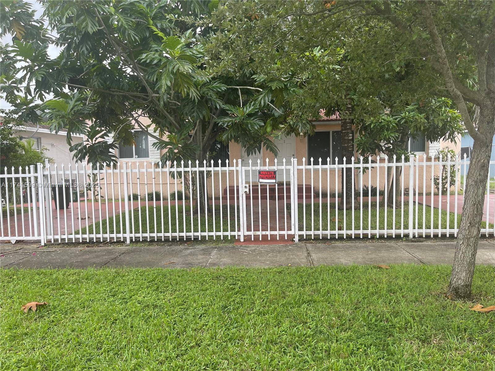 Location ! This property is nestled between Miami Shores and El Portal, both highly desirable areas known for their proximity to Miami s vibrant cultural and commercial hubs.