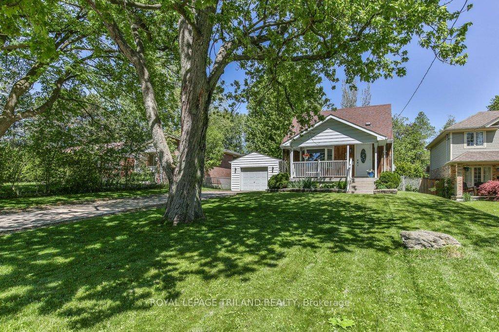 Now THATS a Backyard ! Tucked away on a quiet dead end street in the sought after Lockwood Park neighbourhood, this charming 1.