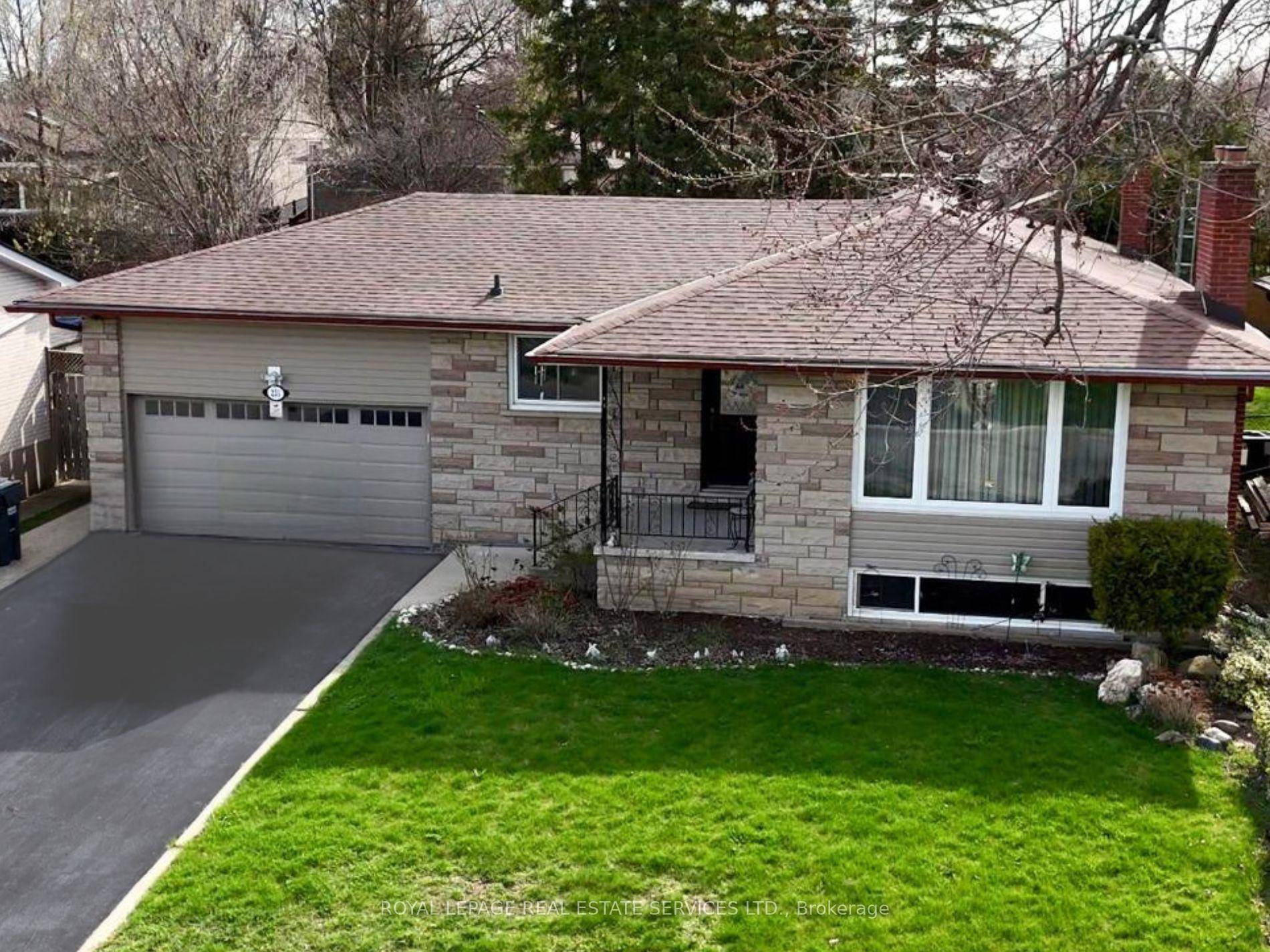 Welcome to this sprawling raised bungalow with a professionally finished legal basement, ideally situated in the highly sought after Elizabeth Street South neighborhood.