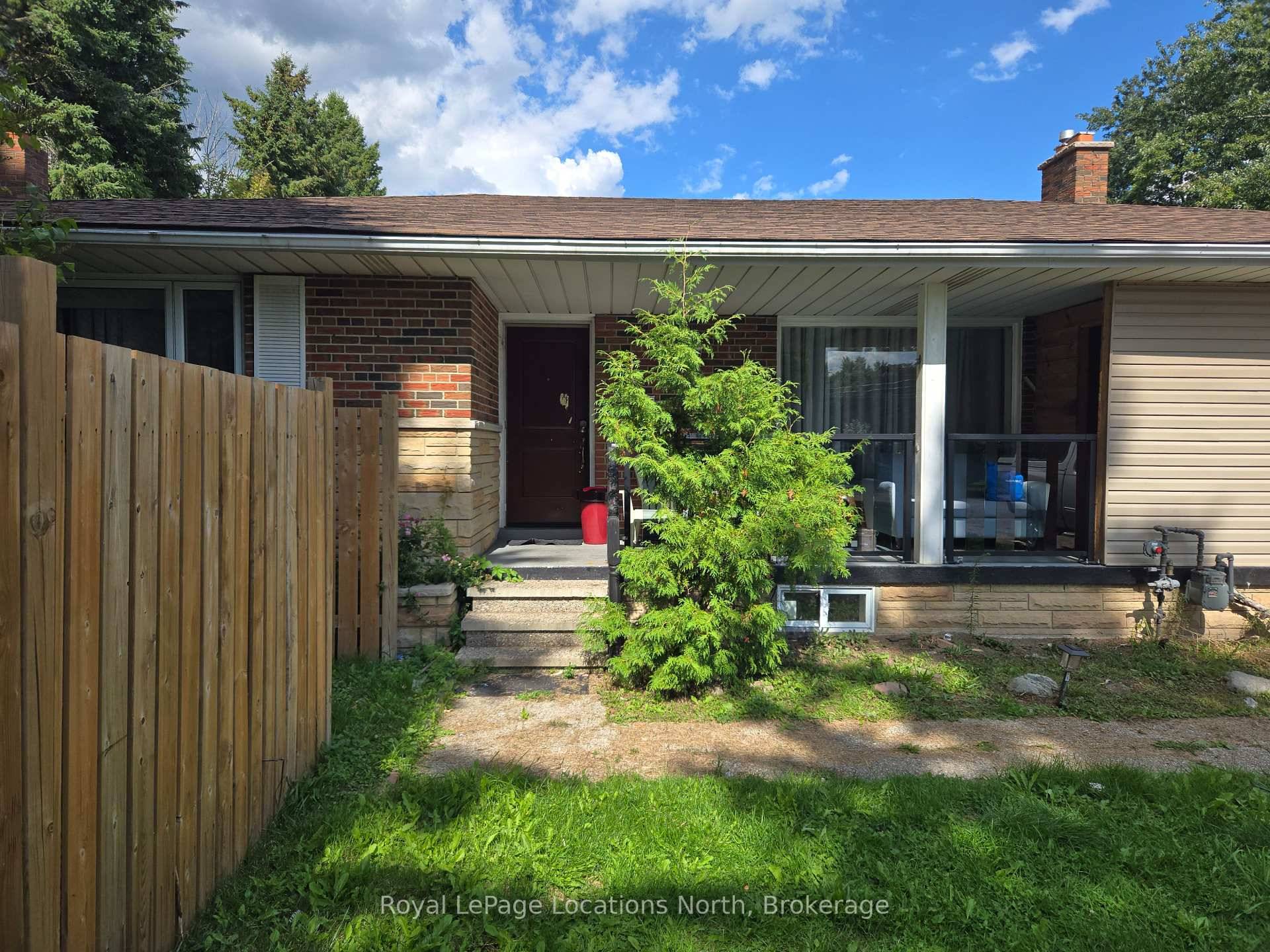 Lovely 3 bedroom rental on the entire main level of a recently remodelled Ranch bungalow, located at Mono Mills.