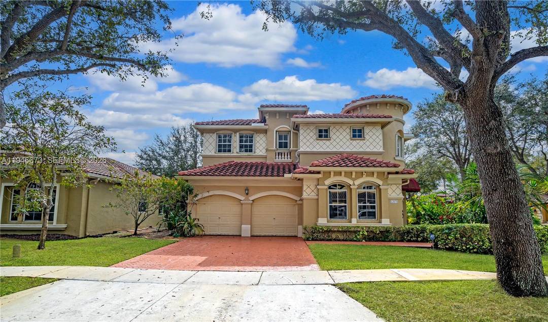 Beautifully maintained 5 bedroom, 3 bath home located in the desirable Bellagio section of Vizcaya.