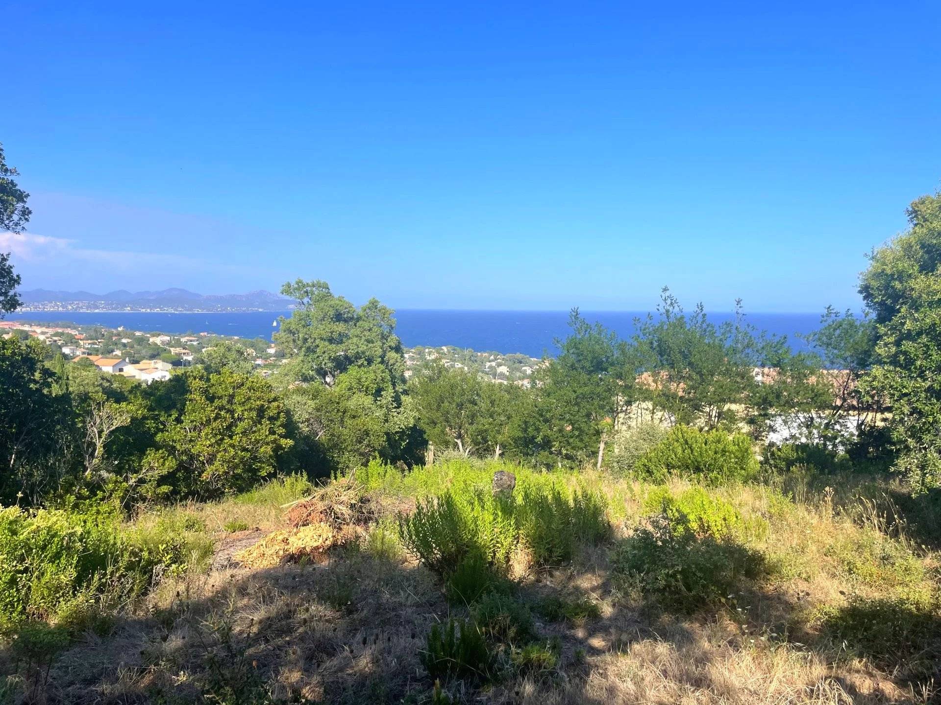 Building plot with sea view