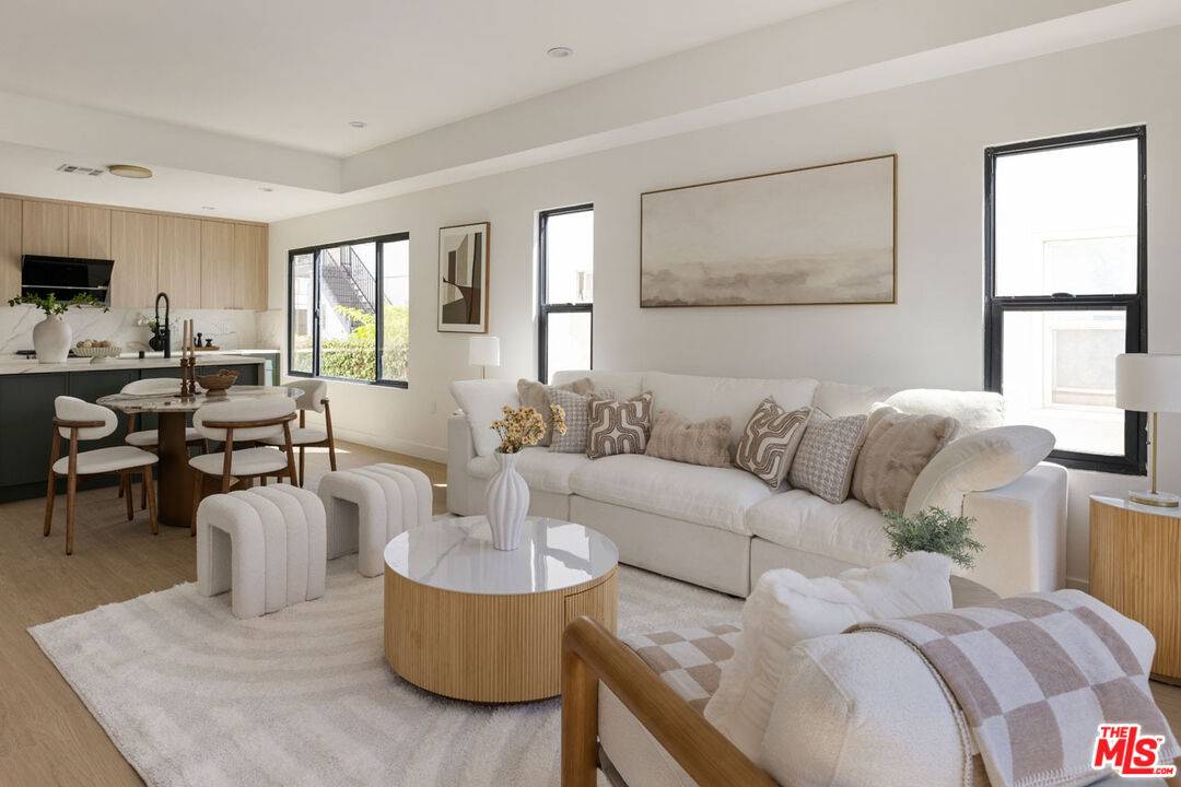 1294 S Citrus Ave 2BR La