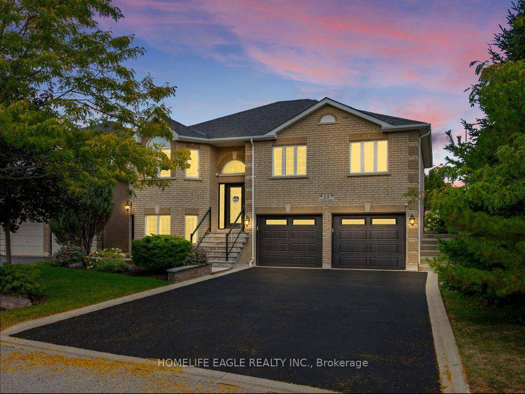 STUNNING RAISED BUNGALOW On A PRIVATE COURT FAMILY Rm.