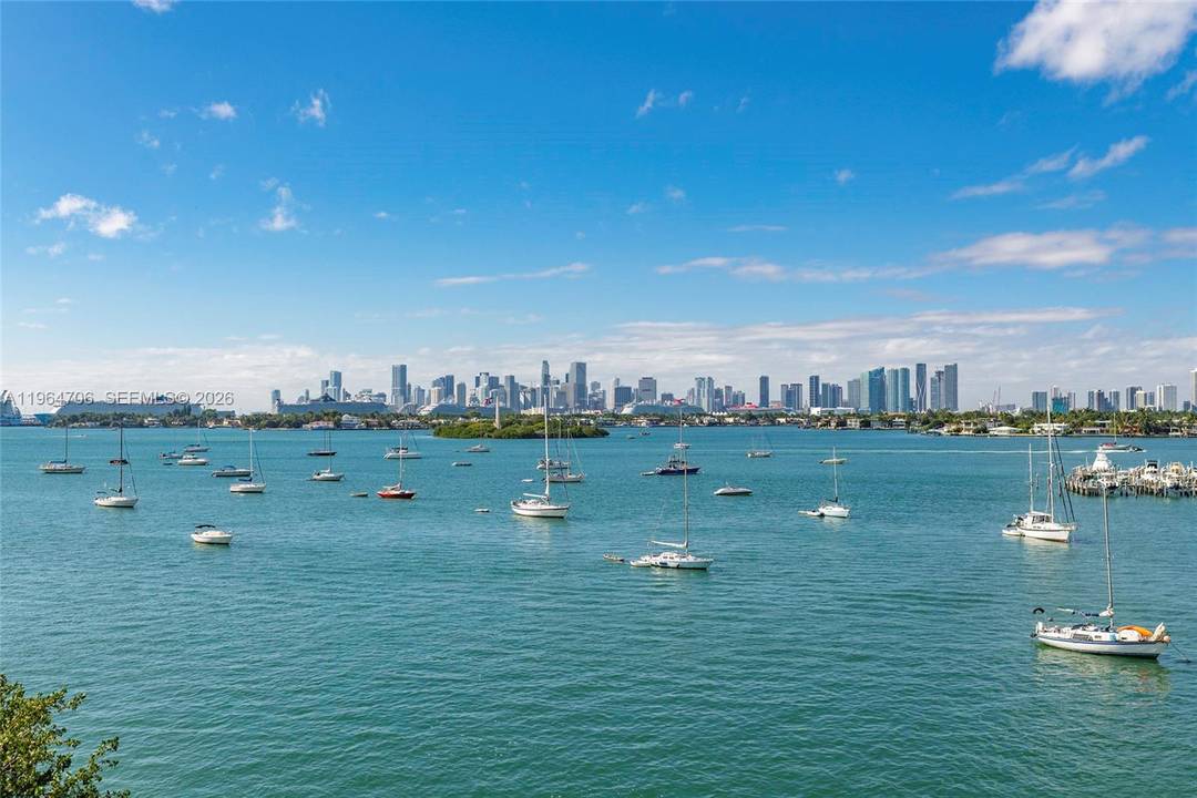 Presenting a rare luxury residence at the prestigious AnaCapri Building Residence 501 is a full floor home featuring 3 bedrooms and 2.