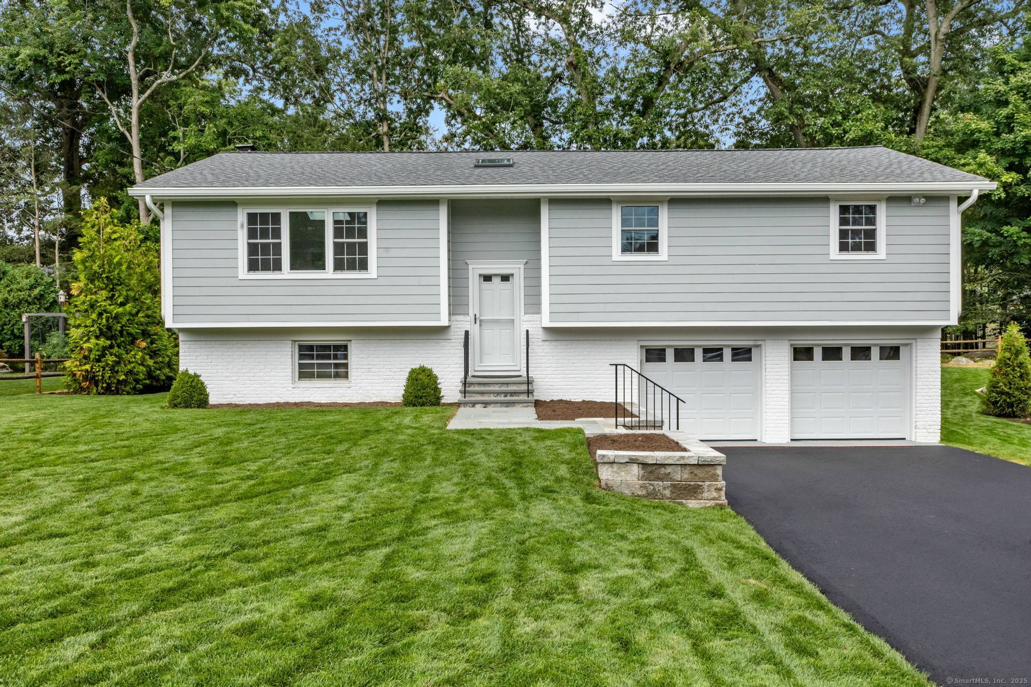Beautifully renovated in 2025, this raised ranch is set on a quiet cul de sac in Stamford's desirable Mid Ridges neighborhood.