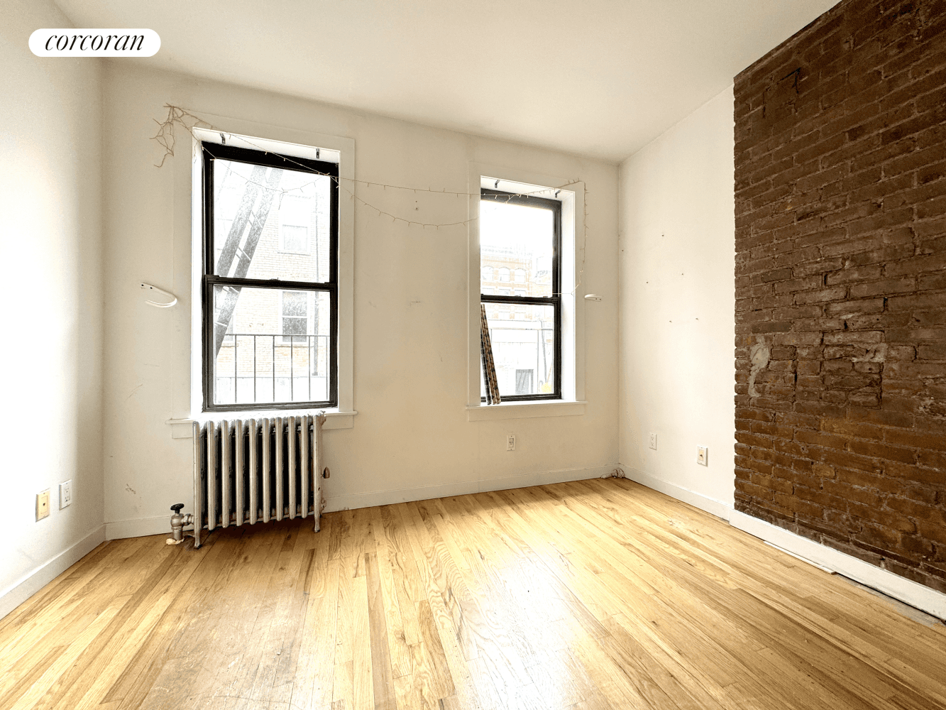 Available 6 1. Modern 1 bedroom in prime Soho location just around the corner from some of NYC's best shopping and dining !