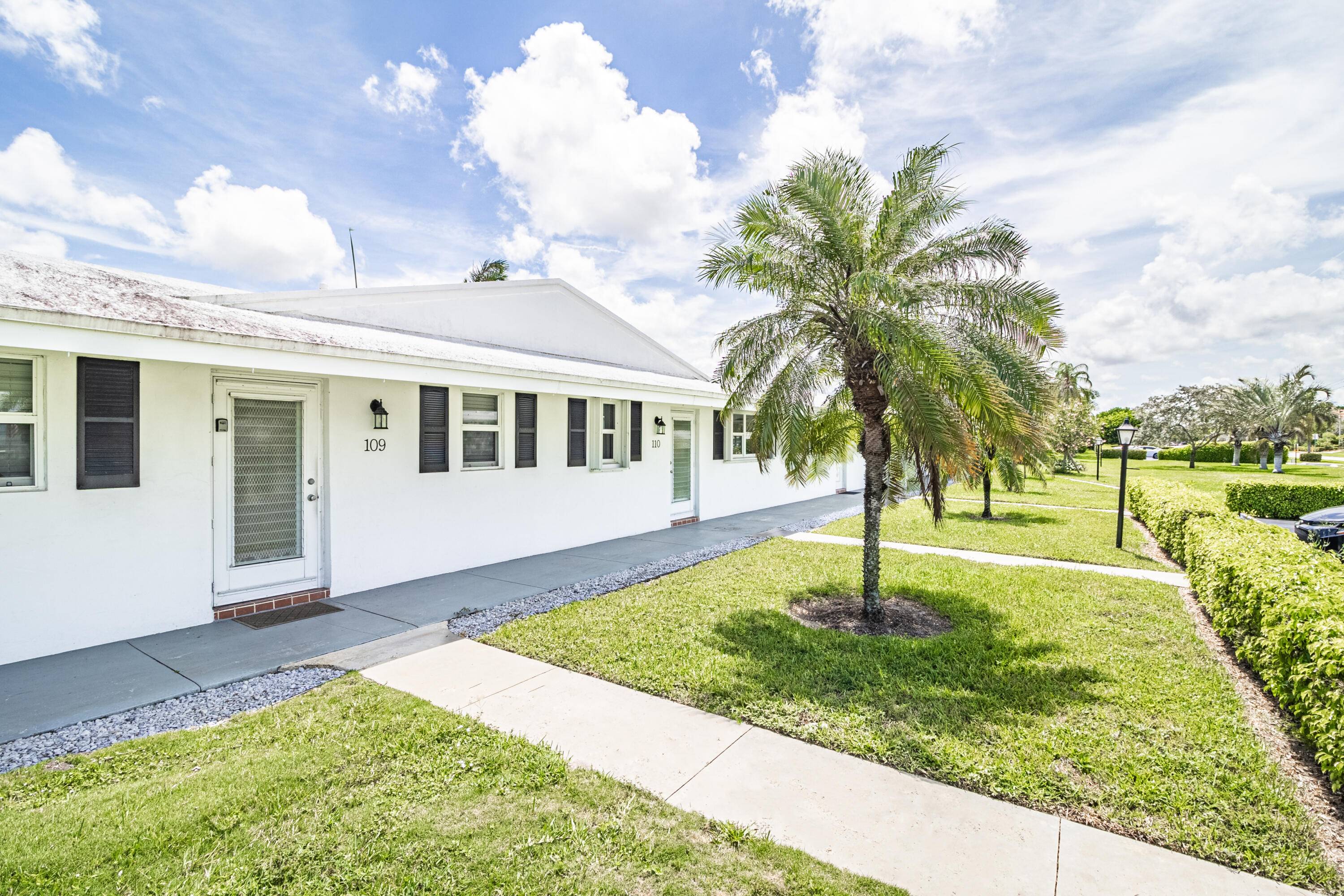 Live the Coastal Dream on a Breathtaking Golf Course No Membership Required !