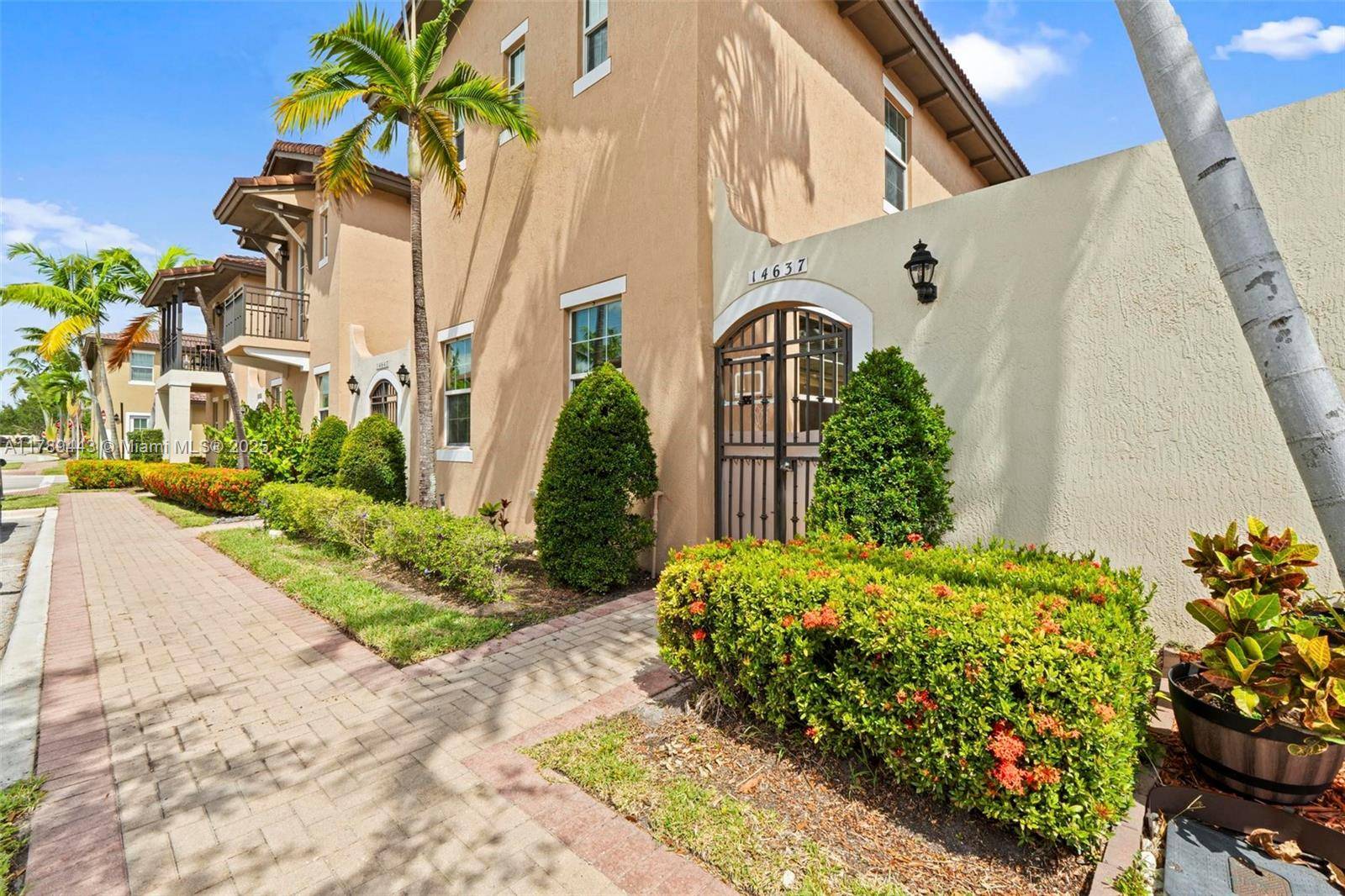 Beautifully maintained 3 bedroom, 3 bathroom home located in a prime Pembroke Pines neighborhood !